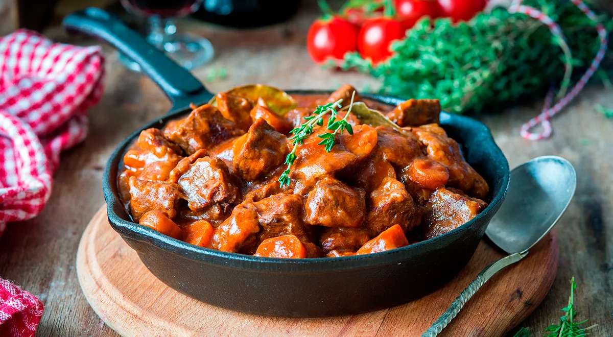 Лучшие рецепты из говядины: бефстроганов, гуляш, чахохбили, плов и другие