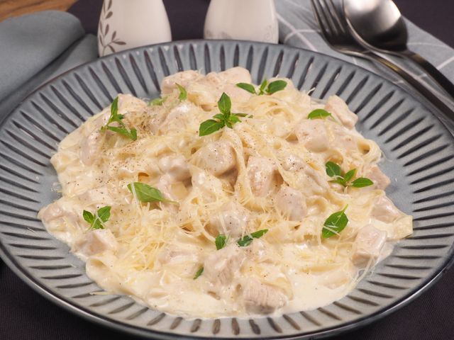 Фетучини с курицей — сливочный рецепт пасты